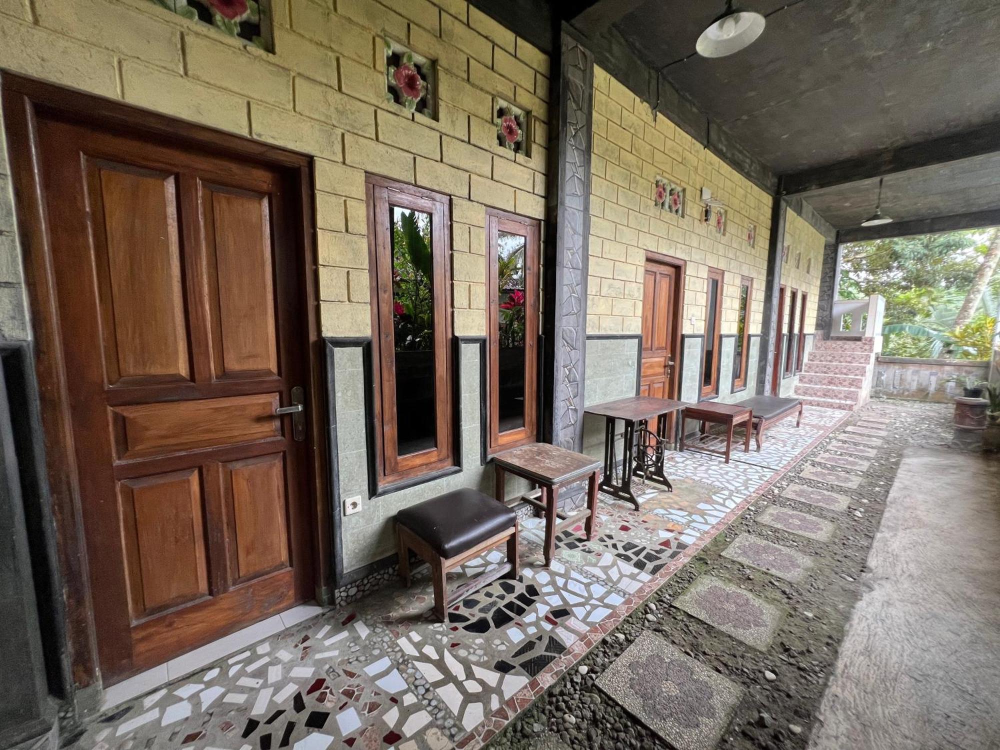 Buana Asti Homestay Selemadeg エクステリア 写真
